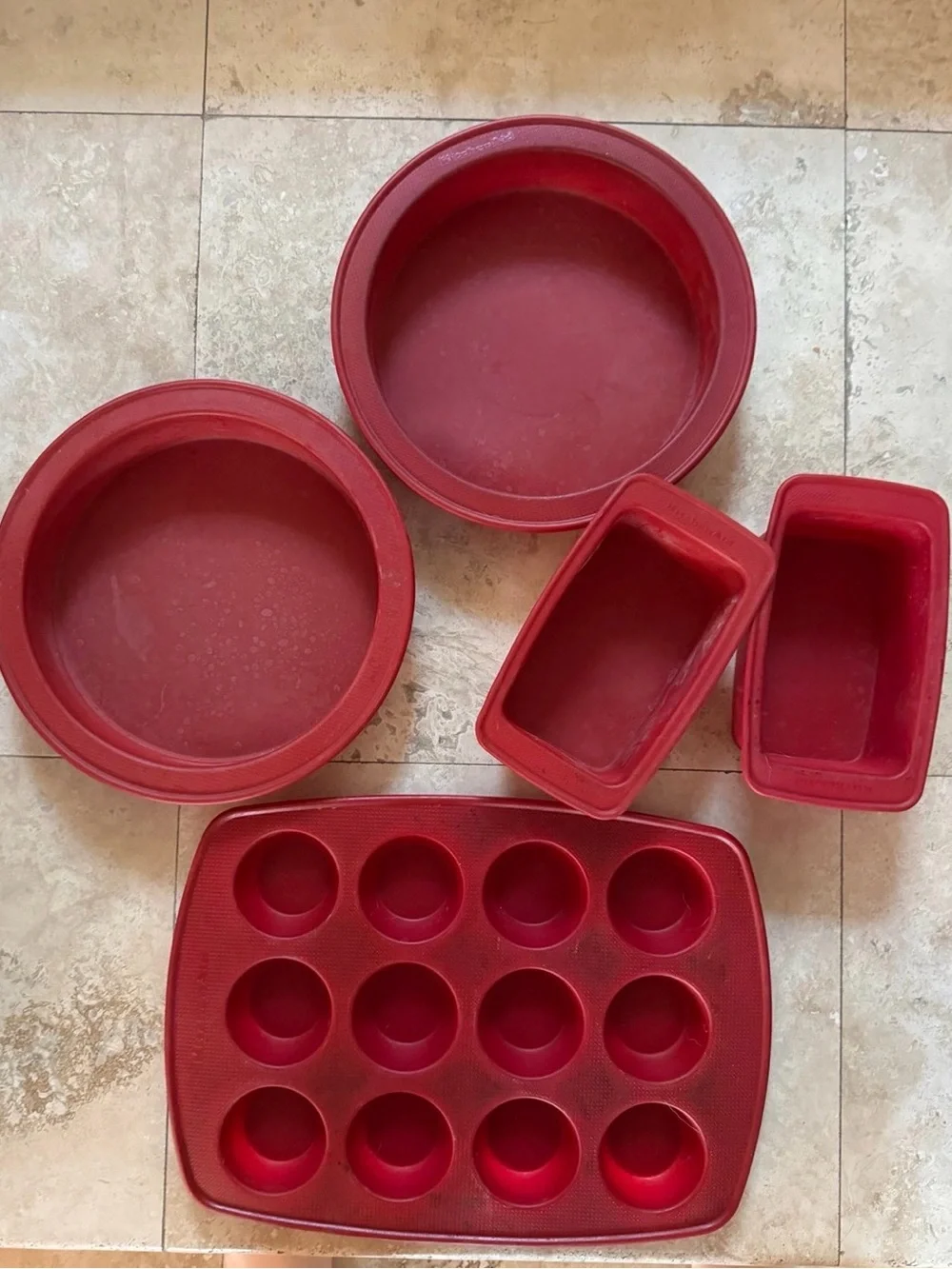 Red silicone kitchenaid bakeware